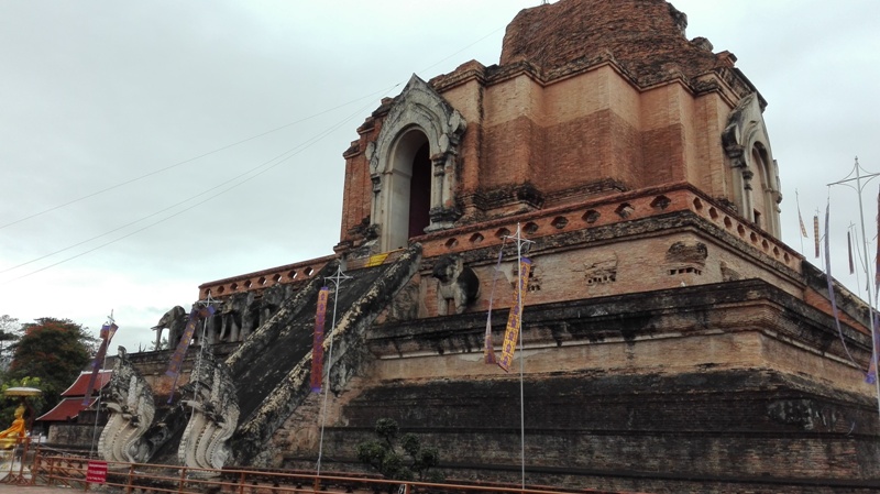Wat Chedi Luang v Chiang Mai