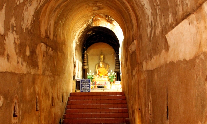 Tunele Wat Umong v Chiang Mai