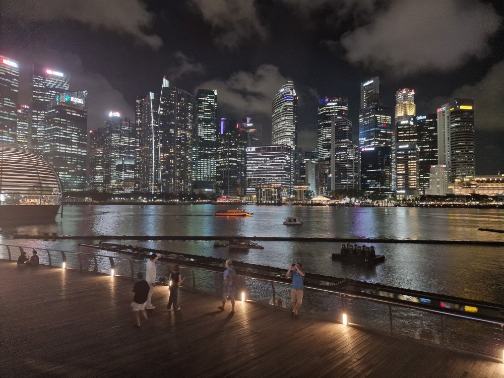 Nočný Singapur